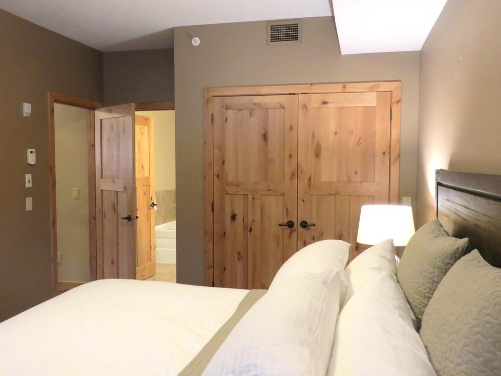 Luxury Canmore Vacations Pokój zdjęcie